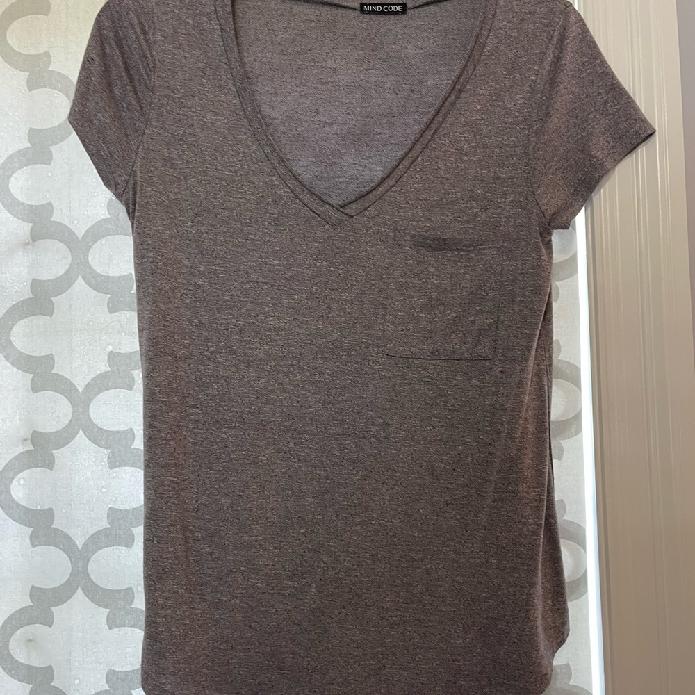 Gray v-neck tshirt